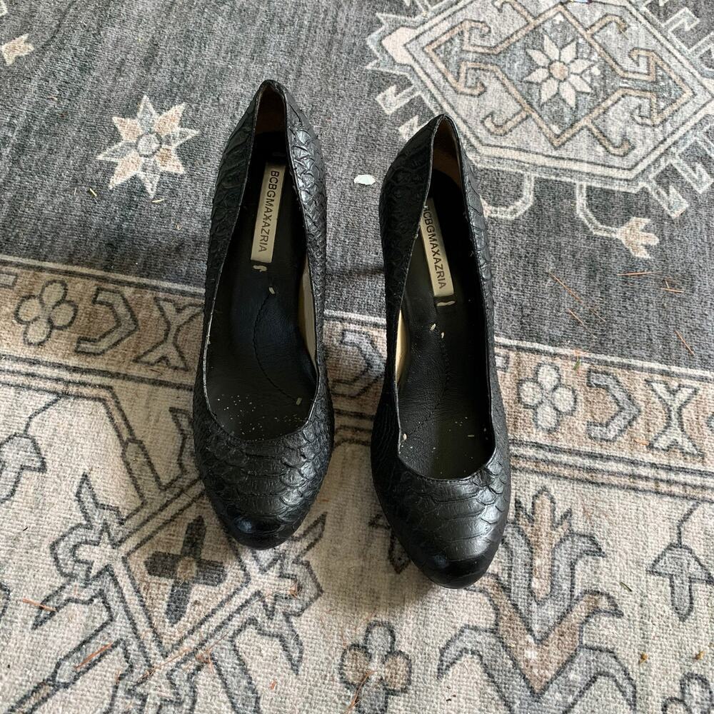 BCBG Maxazaria Snake Embossed Pumps Size 7.5 - Picture 2 of 4